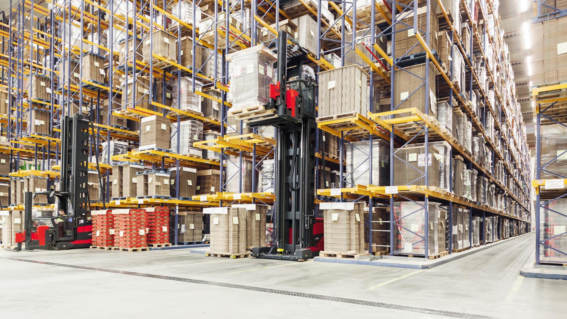 narrow aisle trucks
